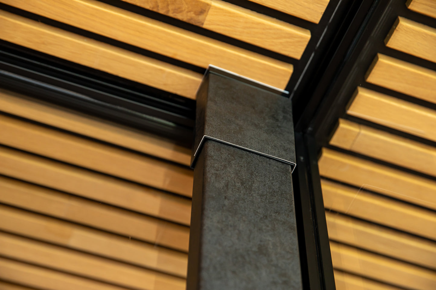 【DAITO VOICE】 2×4スピーカー 壁掛けBluetoothスピーカー| ホームシアター/プロジェクターに最適 | 映像とシンクロする縦型デザイン(オリジナルカットサイズ)